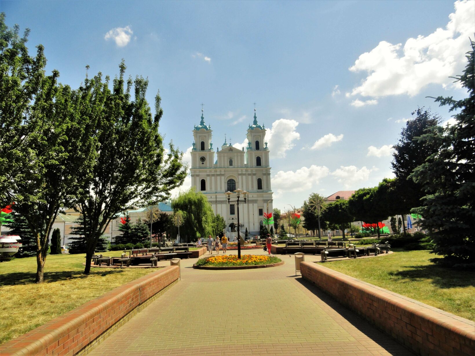 Главная площадь Гродно с кафедральным собором Святого Франциска Ксаверия
