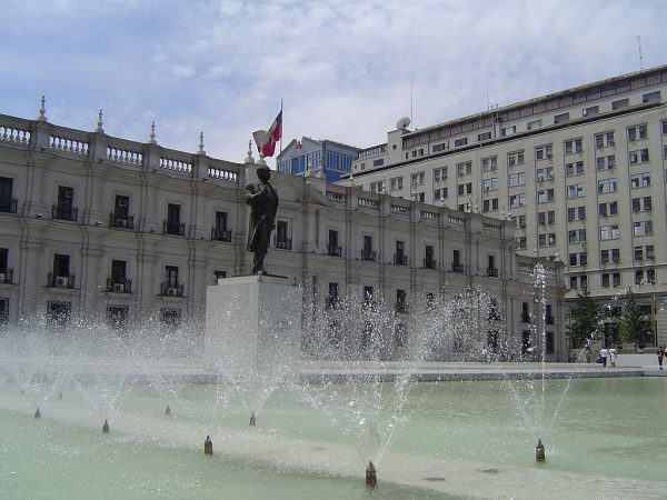 Вид на дворец со стороны площади Граждан