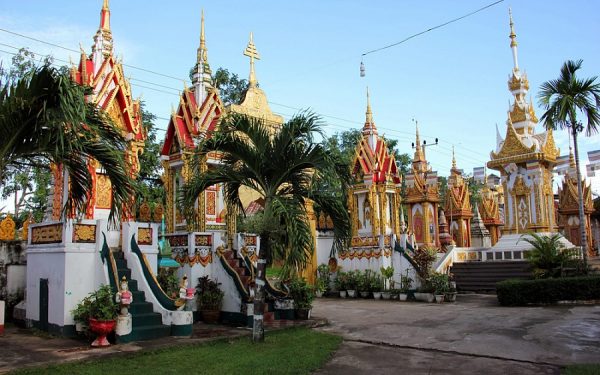 Буддистские храмы в городе Пакси
