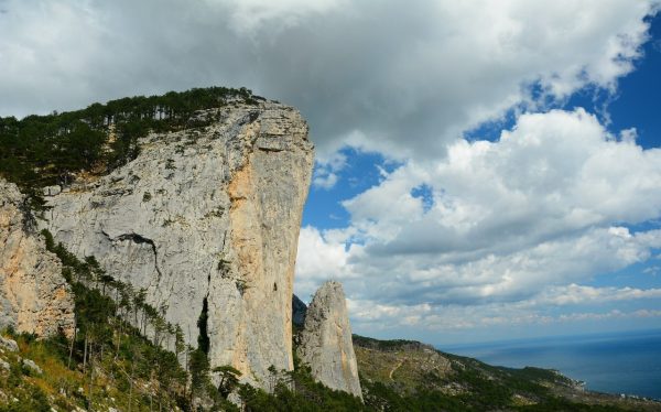 Гора Шаан-Кая недалеко от Алупки в Крыму