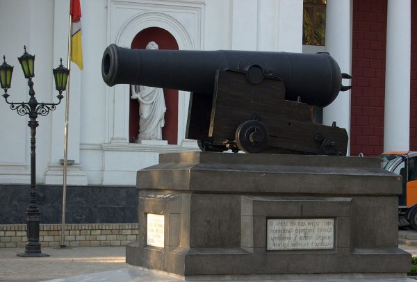 Пушка на Приморском бульваре Одессы